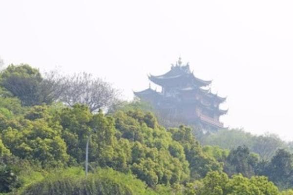 游吴山广场：逛庙会、登城隍阁，感受杭州古今交融
