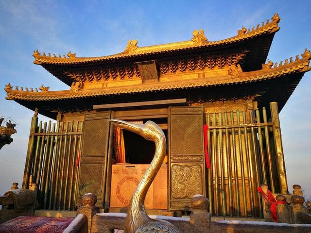 金殿被雷劈近600年，专家装上避雷针后，“雷火炼殿”却消失不见