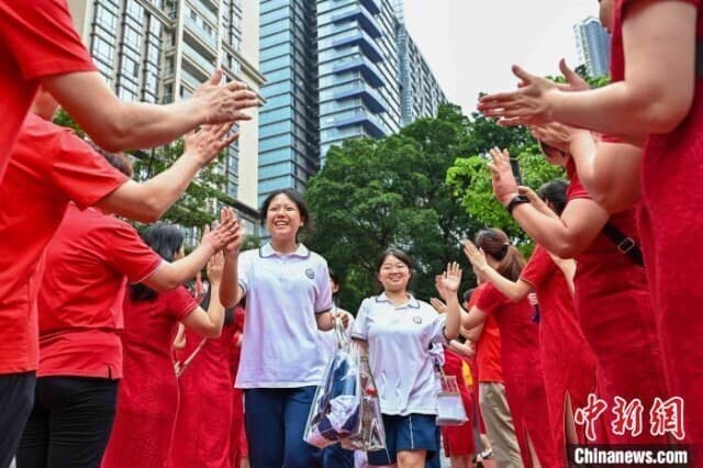 广东72.1万人参加高考 首次应用AI技术防作弊