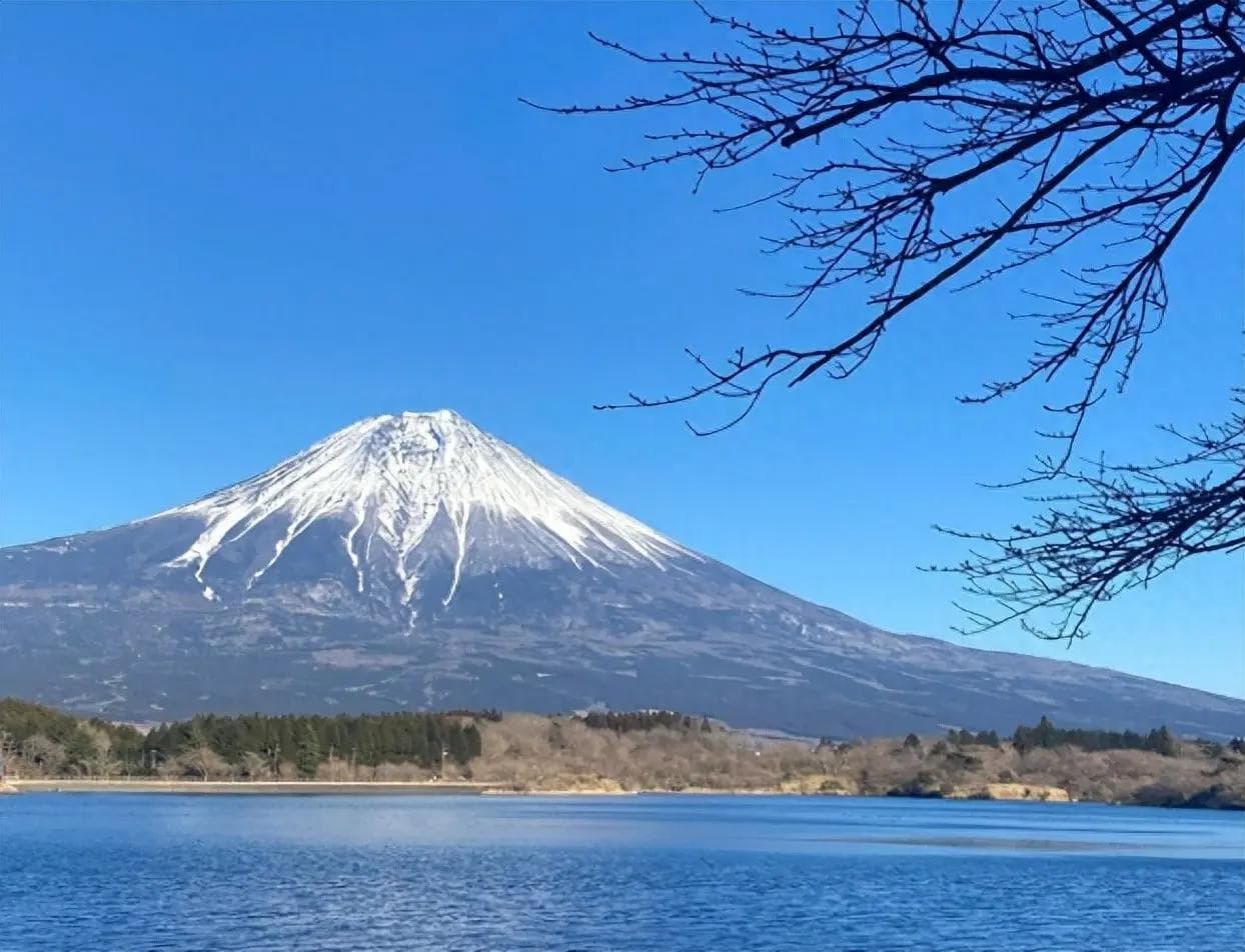 富士山还不喷发，如果要引爆需要几颗原子弹？会影响到我国吗？