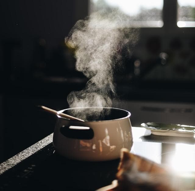 燕窝消费热潮：从个人故事到行业数据的深度解析