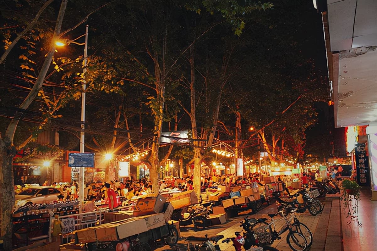 郑州的夜生活，真的比其他城市更丰富多彩吗？