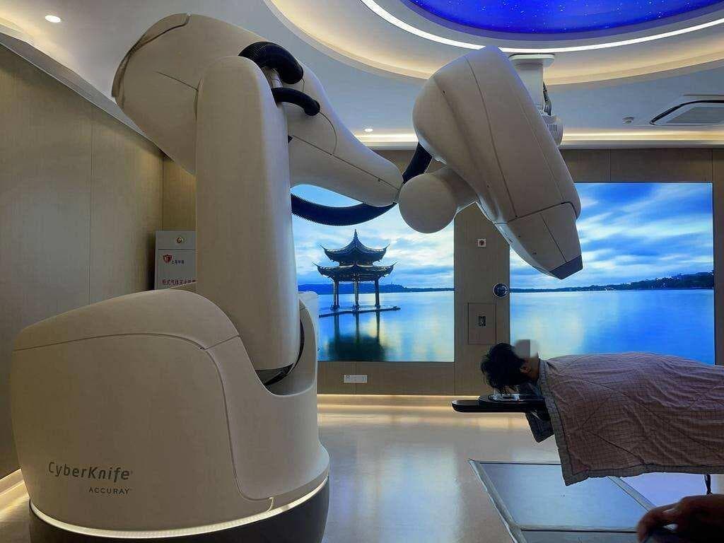 浙大一院引进长三角首台TOMO-C托姆刀与最新型号M6射波刀