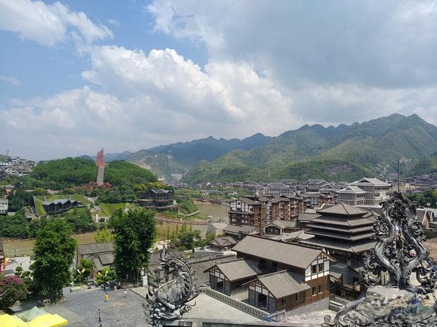 “酒+旅游”为经济发动机 茅台镇打造世界知名特色镇