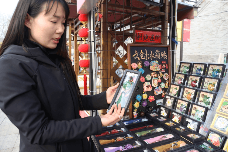 菏泽一群90后把牡丹花、永安塔等“玩”成网红爆款
