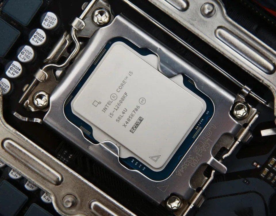 从零开始的攒机核心指南：CPU/GPU/主板黄金搭配法则