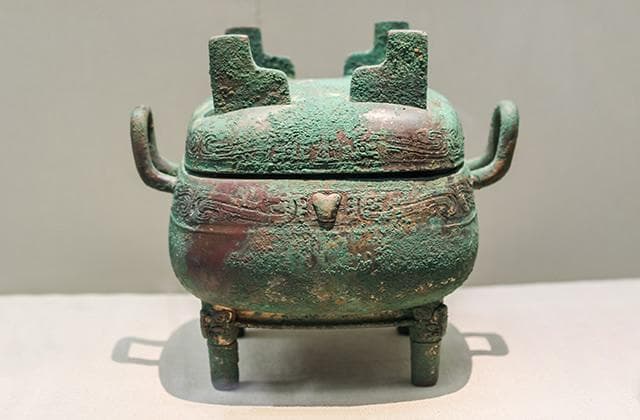 青铜器和铁器哪个更早 青铜器为什么被铁器取代