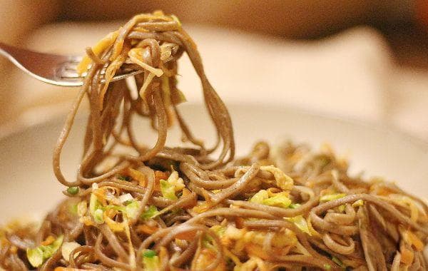 炒荞麦面：营养美味的健康美食