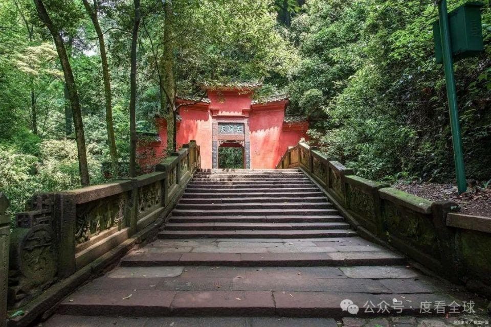 成都十大著名景点，畅游成都！揭秘十大热门景点，让你不虚此行！