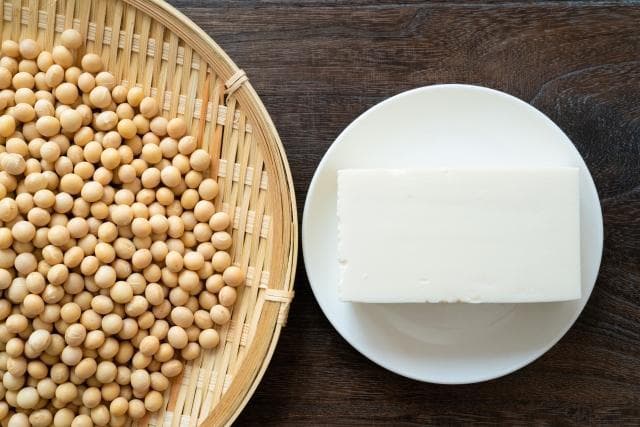 痛风与尿酸形成机制：饮食调整与降尿酸方法