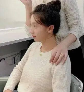 “森碟”下巴后缩上热搜，什么是下巴后缩？又该如何应对呢？