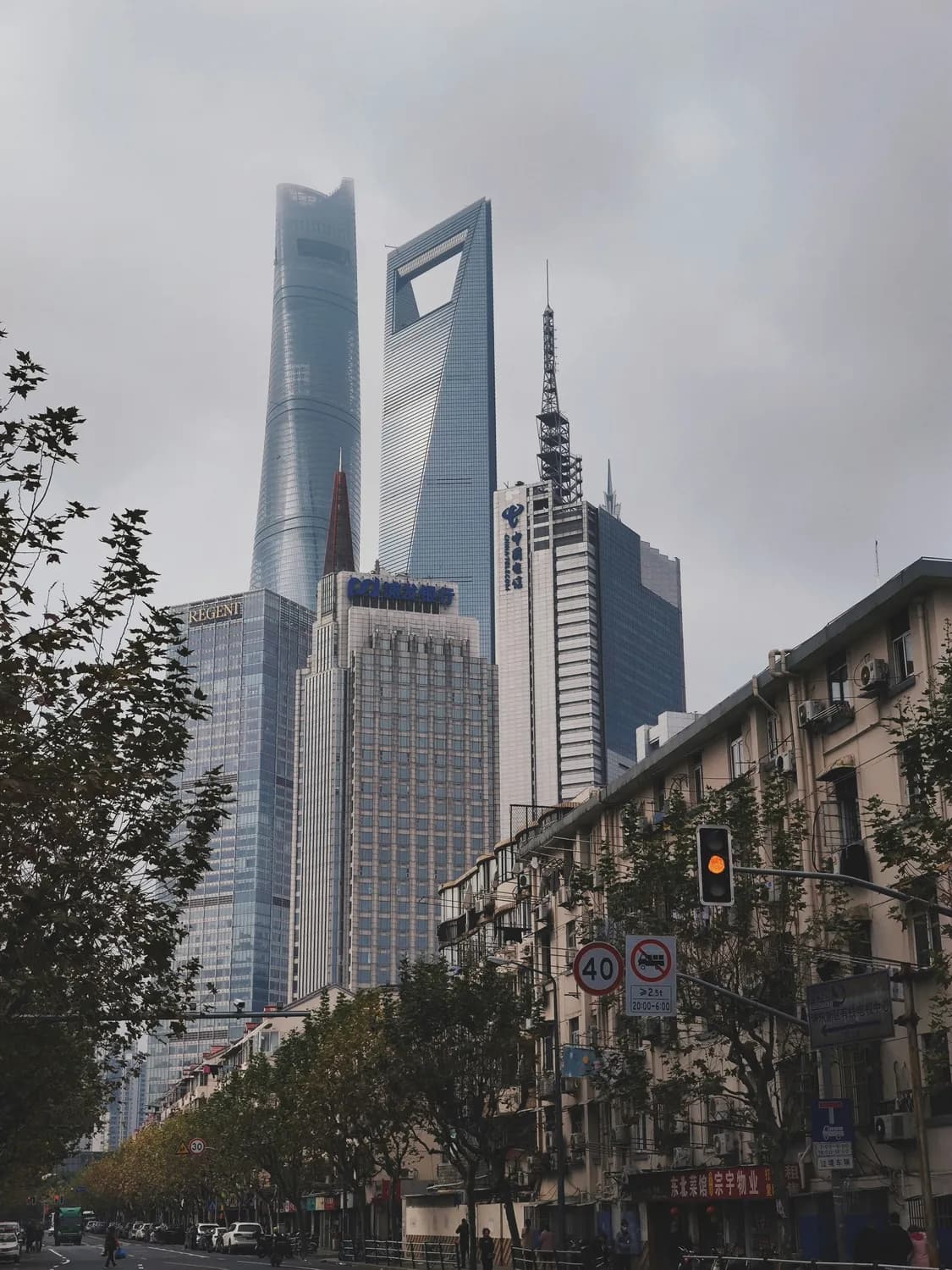 三十而立：上交所深交易所见证中国股市风云变幻