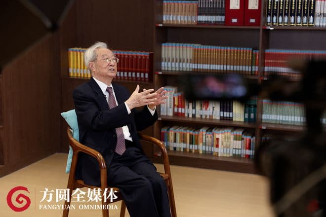 1986年，人民教育家张晋藩，给领导人讲“戴胄犯颜执法”的典故