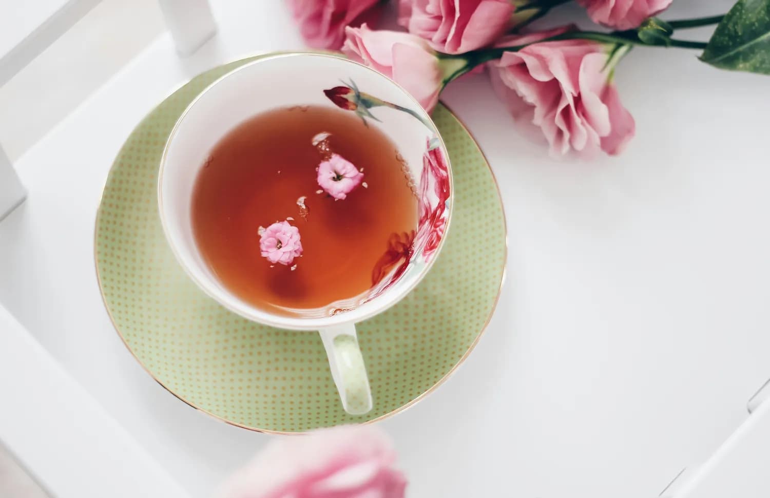 党参玫瑰花茶：缓解情绪肚子疼的养生良方
