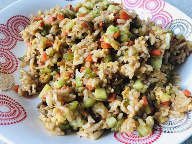蛋炒饭的最高境界！剩米饭这样做特别美味哦～