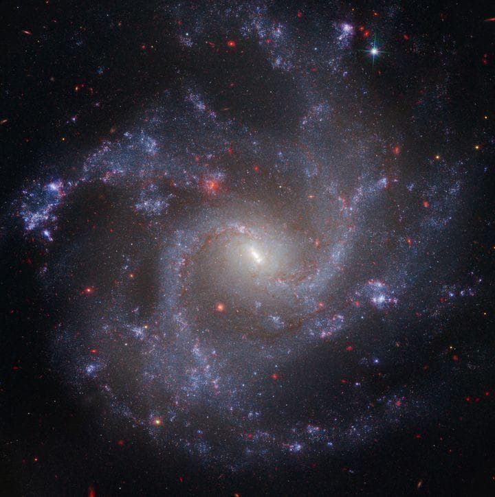 韦伯“力挺”哈勃望远镜：确认此前宇宙膨胀率计算正确