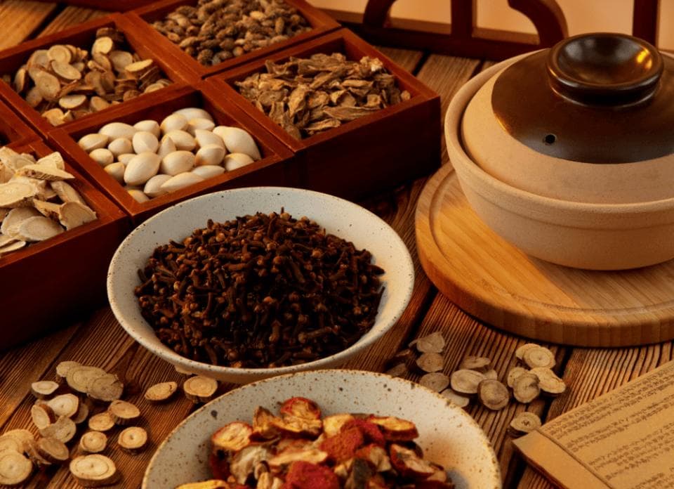 许仕杰教授：经常上火怎么办？一味药，上清心肺火，中清胃火，下降肝肾火！