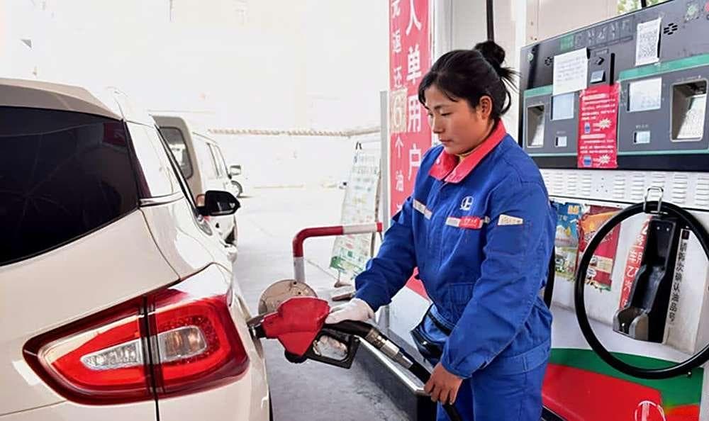 10万预算下，纯电动车与燃油车8年使用成本大对比