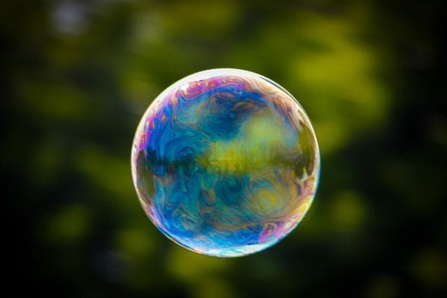 揭秘：肥皂泡破碎瞬间为何能达到2万℃高温？