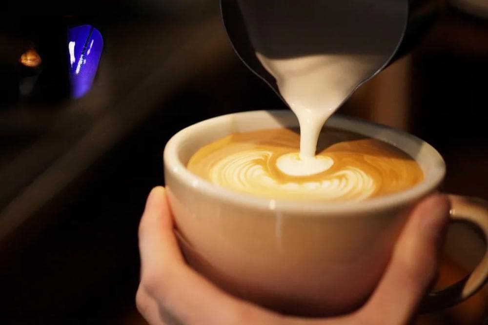 什么是澳式白咖啡Flat White？澳白、拿铁与卡布奇诺牛奶咖啡比例有什么区别
