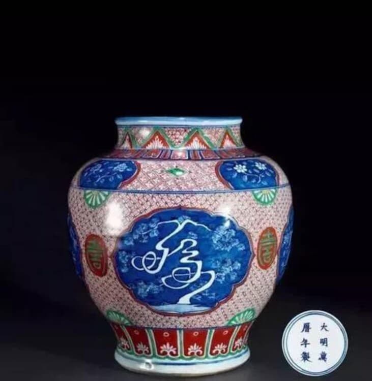 乾隆年制瓷器款识鉴定：从鹿纹特征到整体风格