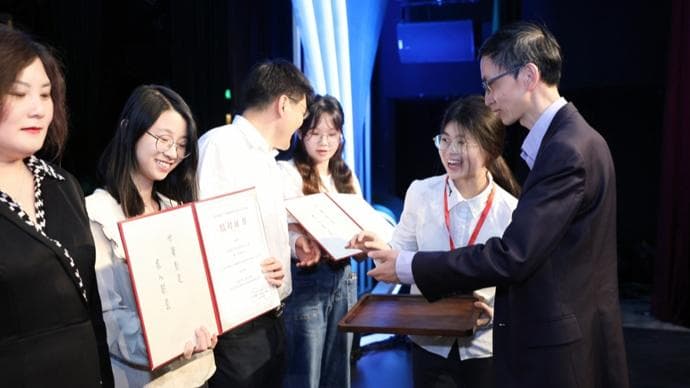 我国学龄人口变"上宽下窄"倒金字塔结构，师资会否过剩，高校毛入学率够高吗
