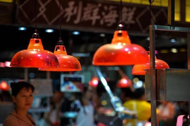 香港夜市全攻略：16个特色夜市，美食、购物、娱乐一网打尽