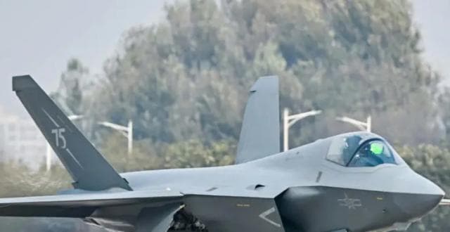 海外谈中国：歼-35A中型隐形多用途战斗机发布会 与F-35有何区别？
