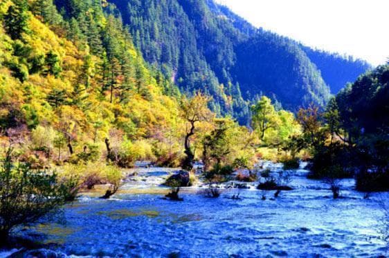 九寨沟：童话世界的四季美景