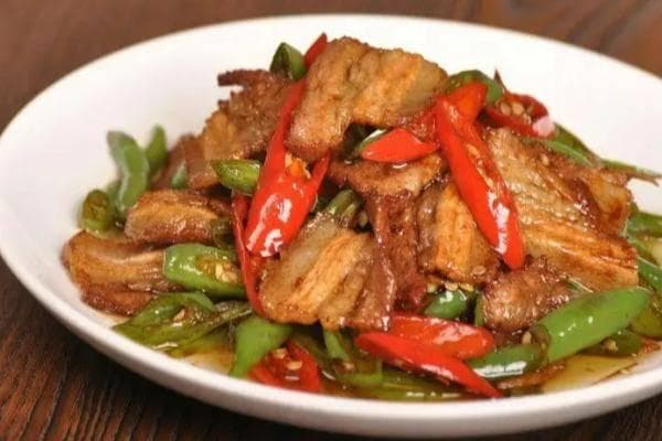 回锅肉制作全攻略：从选材到烹饪，详解川菜经典名菜