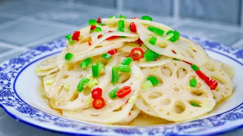 凉拌藕片制作全攻略：4个关键技巧让口感媲美饭店