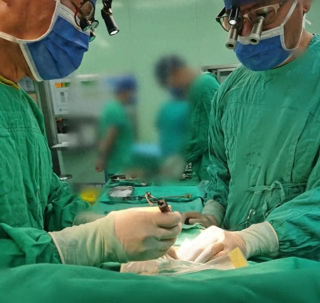 “巴掌大”超早产宝宝突发心衰 郑州多学科专家协作成功手术治疗
