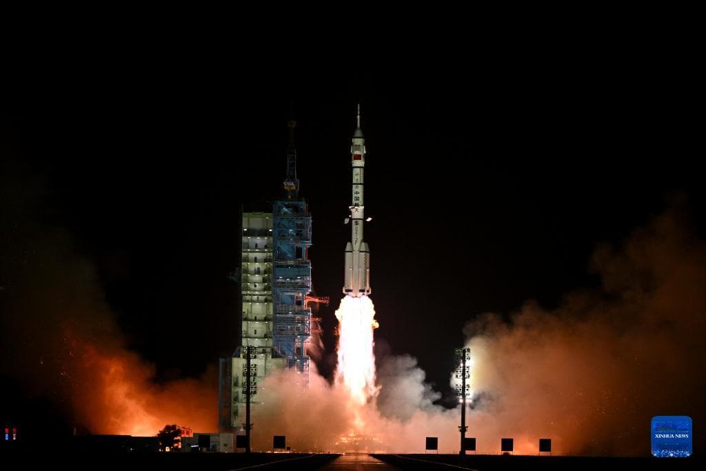 神舟十九号载人飞船发射取得圆满成功  浩瀚太空首次迎来中国“90后”访客