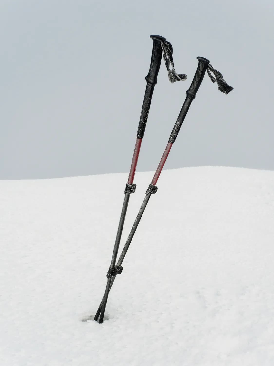 登山杖：护膝神器，让你轻松征服山峰！