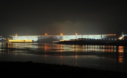 三峡大坝：世界最大水利枢纽工程详解