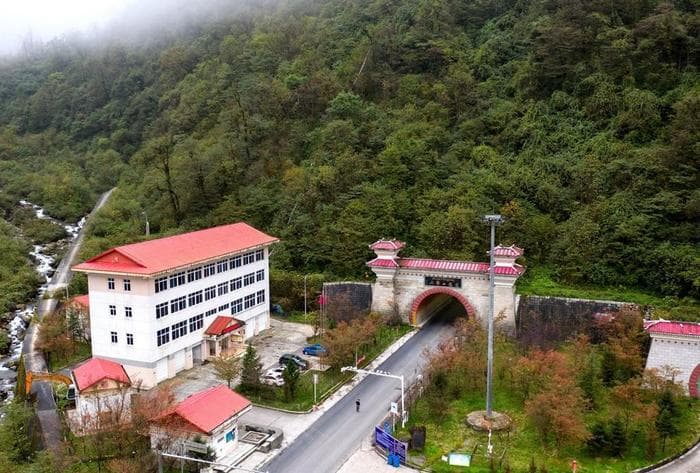 环绕川藏公路南北线 中国最美景观大道风光一览
