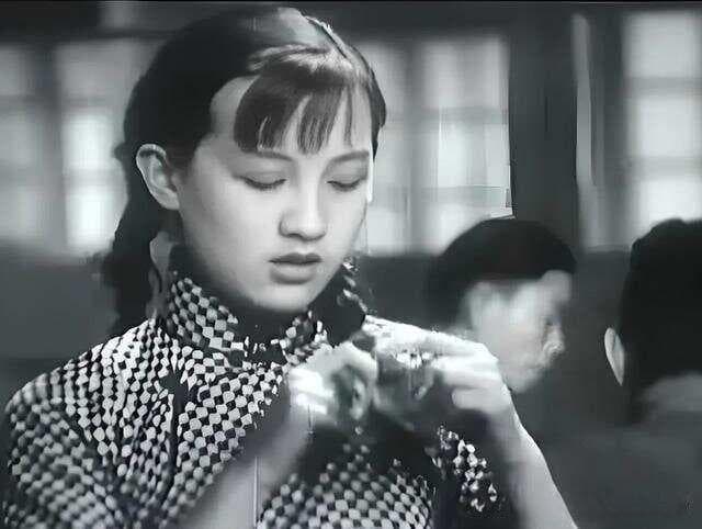《马路天使》：周璇的演艺突破与经典重现