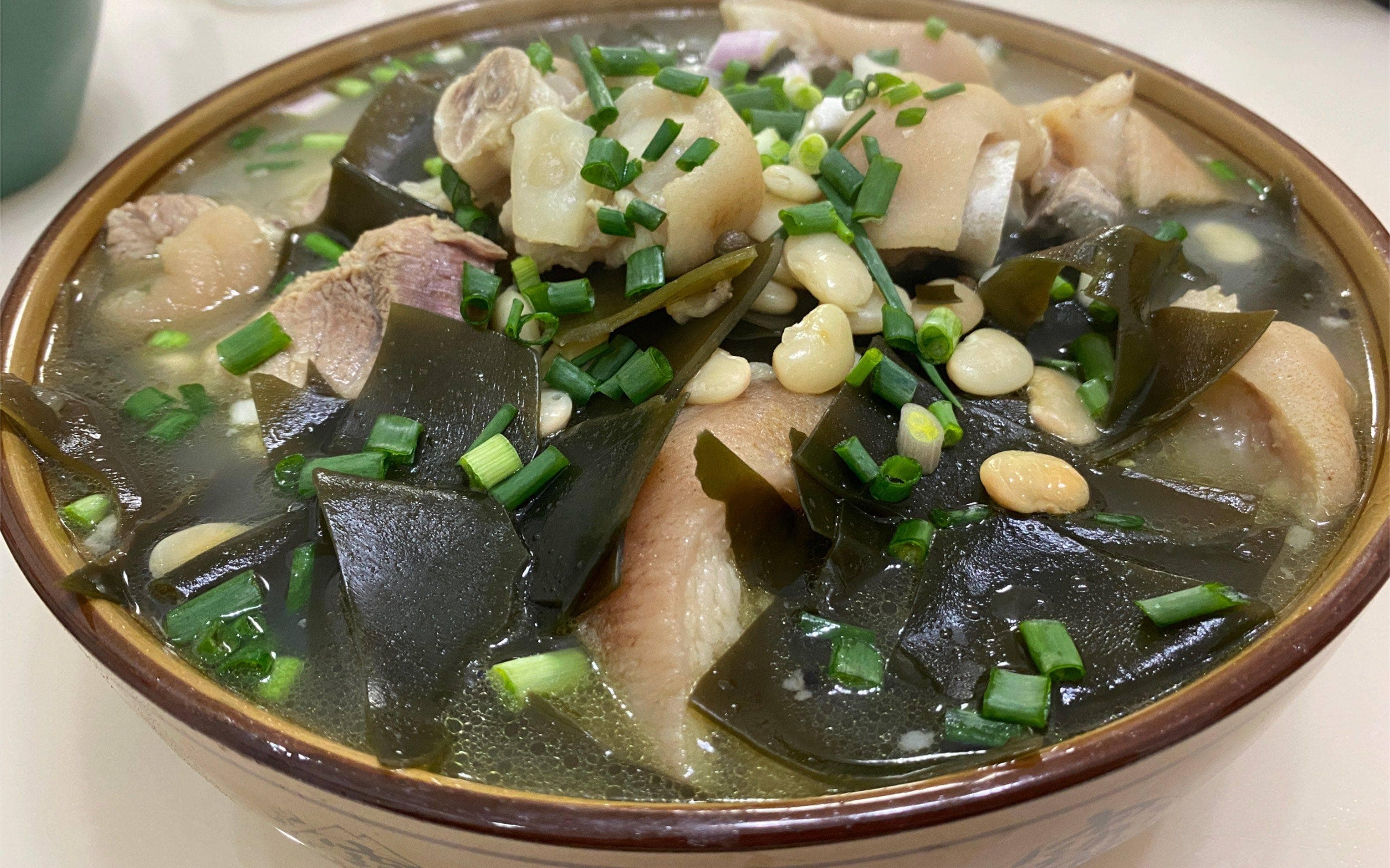 美味滋补，海带猪蹄汤的味蕾享受