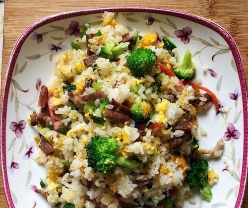 洋芋丝豆芽香肠炒饭：14步做出营养美味的家常炒饭