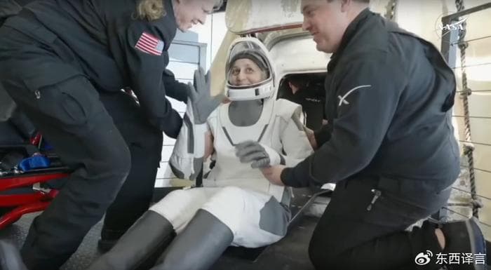 59岁NASA女宇航员被抬出舱，暂失行走能力，留太空9个月无加班费