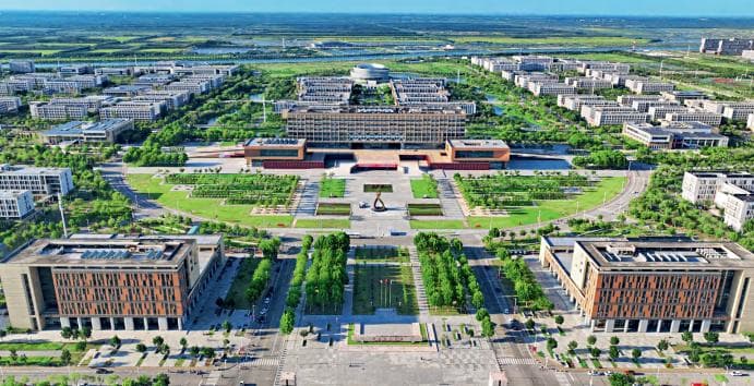 践行健康理念 培育时代新人：全方位推动健康学校建设