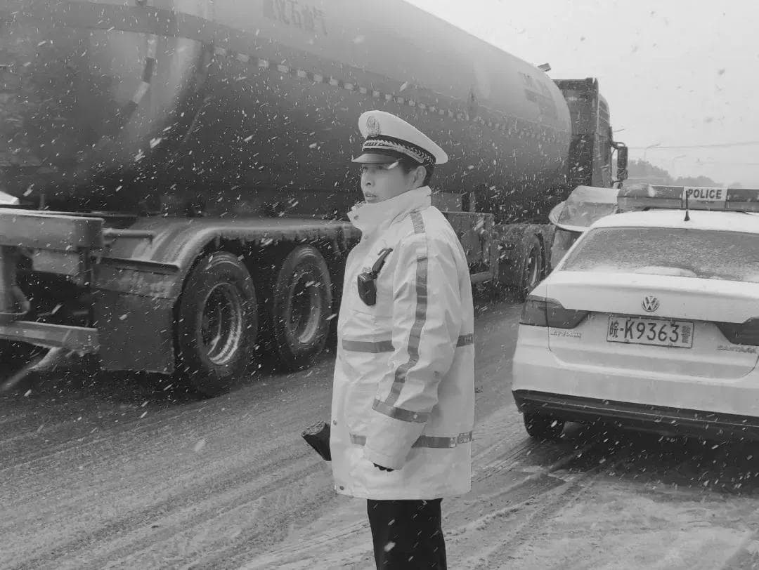 雨雪雾天行车安全指南：八大注意事项助你平安出行