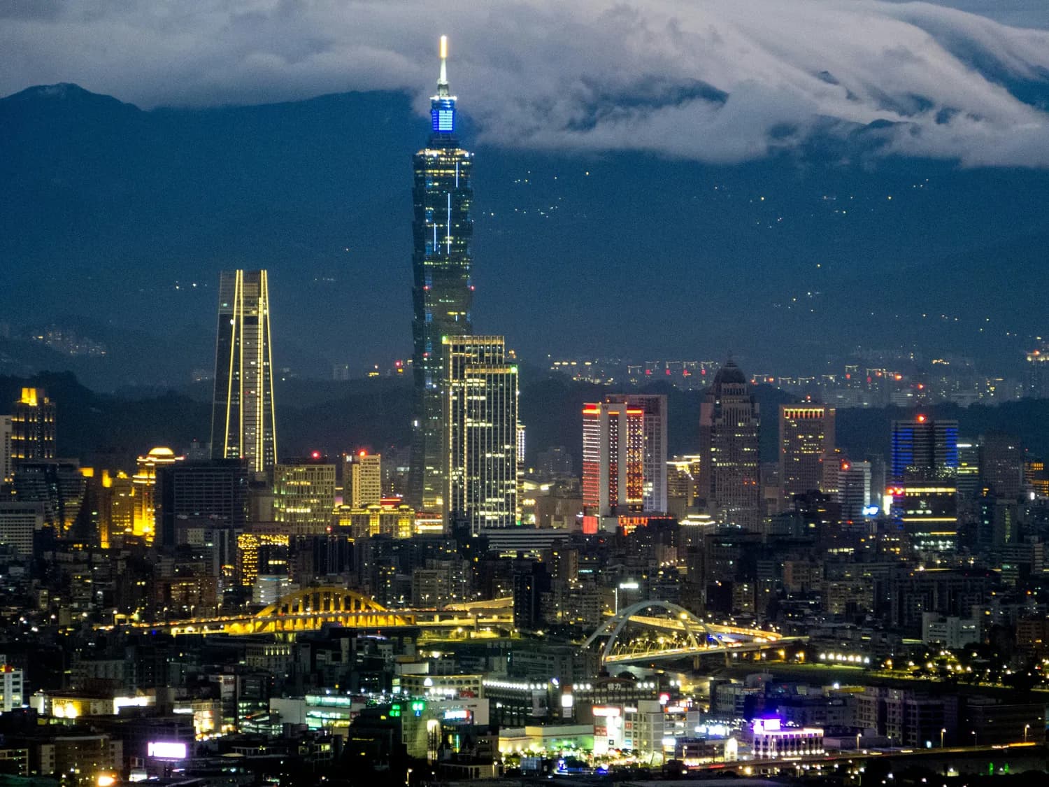 白云山夜爬：广州最美夜景等你来打卡！