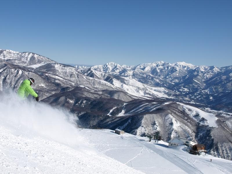 安全体验长野县冬季登山和滑雪的魅力