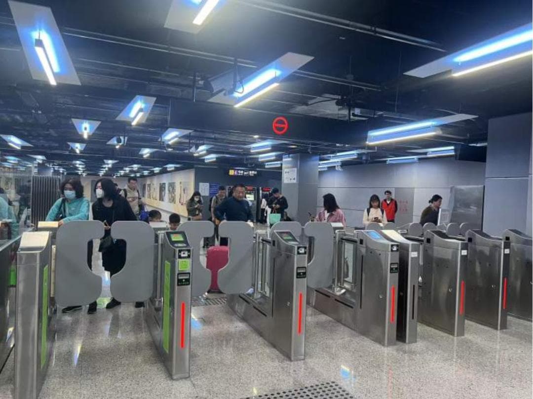上海地铁“10分钟免费进出”政策实施，网友呼吁优化退费流程