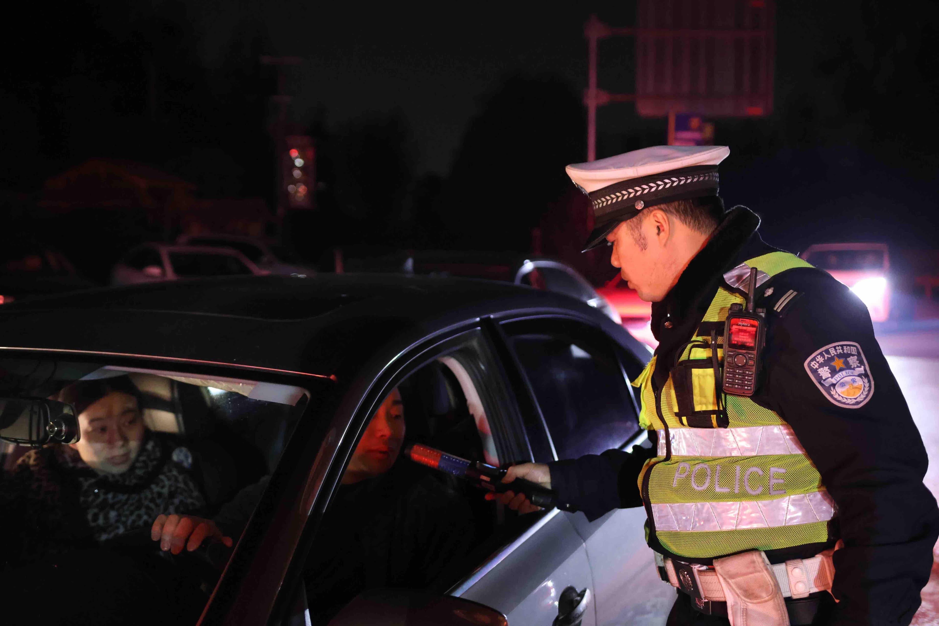 成都交警春节期间持续严查酒驾，三起典型案例曝光