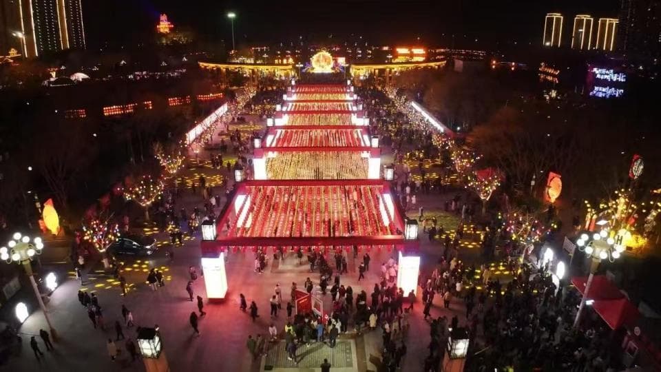 河北辛集：华灯焕彩迎新春 趣艺奇玩闹大年