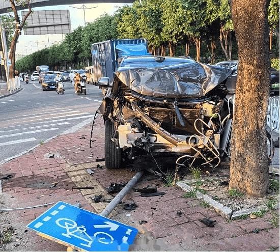 智驾事件：7.6广州问界M7事故车主"起诉华为"