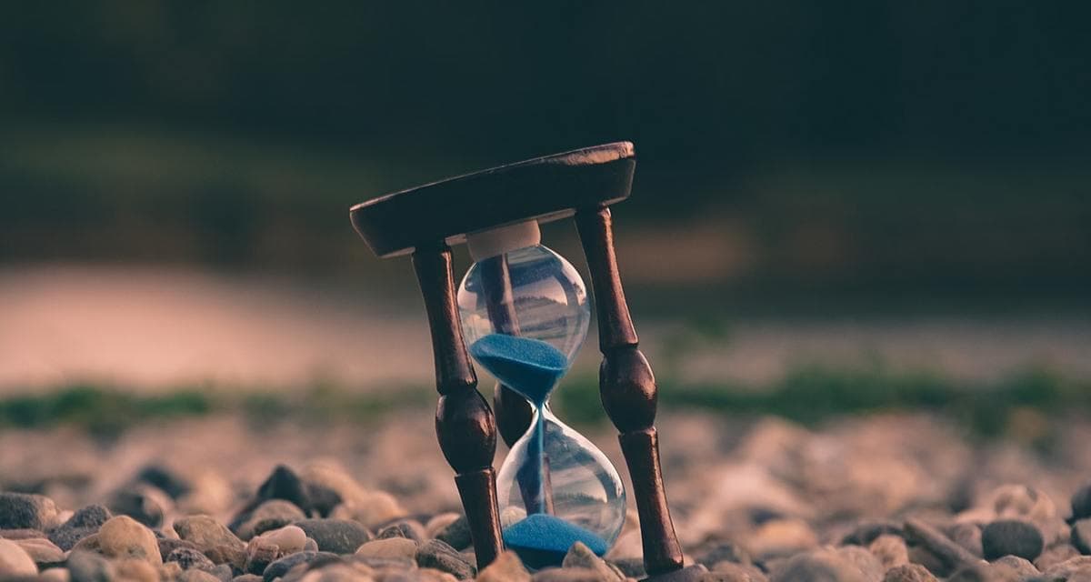 爱情中的沉没成本效应：何时放手才是明智之举？