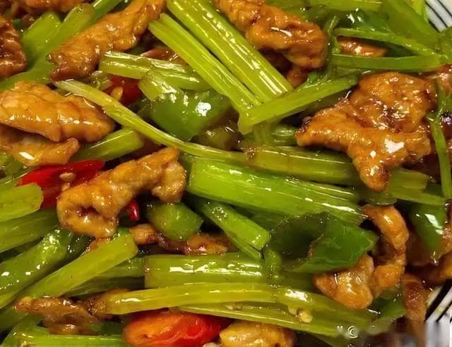 芹菜可以做什么菜？8种美味做法让你的餐桌不再单调